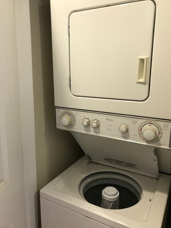 Building Photo - Great Opportunity In H St