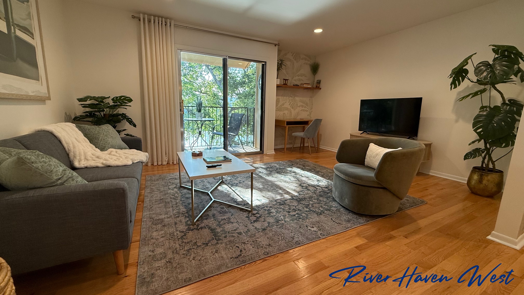 Living Room w River View - 515 Basswood Ave