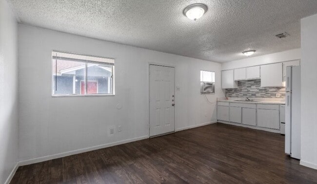 Building Photo - 1010 Behmann St