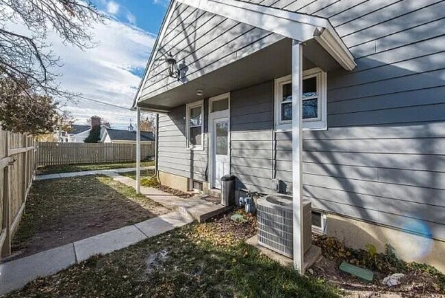 Building Photo - 1684 Browning Ave