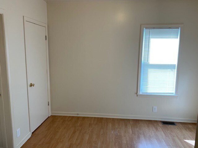 Building Photo - $910.00 - 2 Beds | 1 Bath House in Burton with a basement & deck