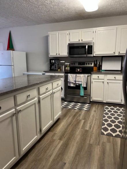 Building Photo - 48289 Picketts Harbor Ct