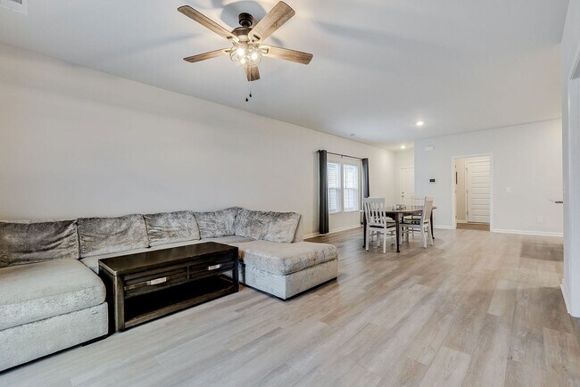 Building Photo - Spacious 4BR Home in Rincon with Fenced Yard & Modern Comforts