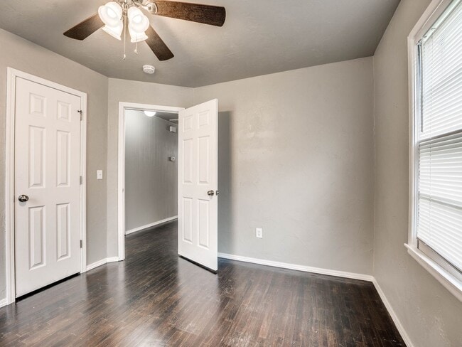 Building Photo - 3 Bedroom 1 Bath Home in Shawnee!