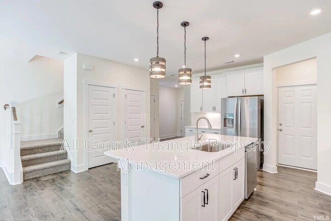 Building Photo - 6943 Doddridge Ln