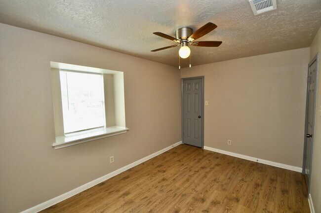 Building Photo - 6822 La Puente Dr