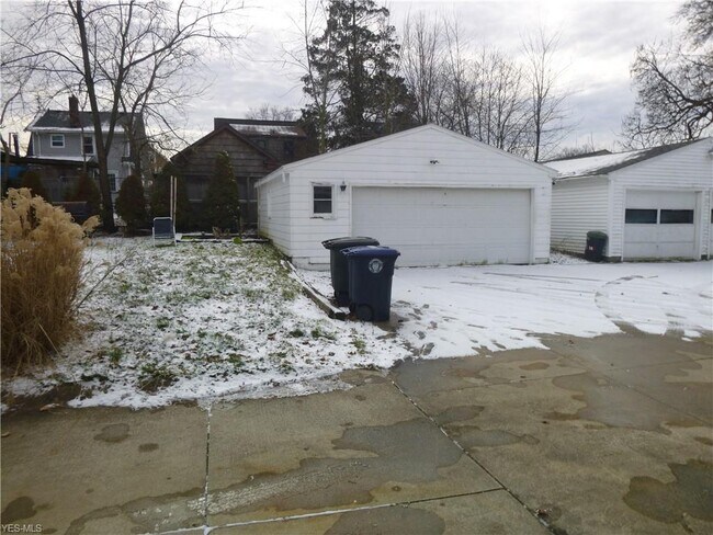Building Photo - 62 E Rosewood Ave