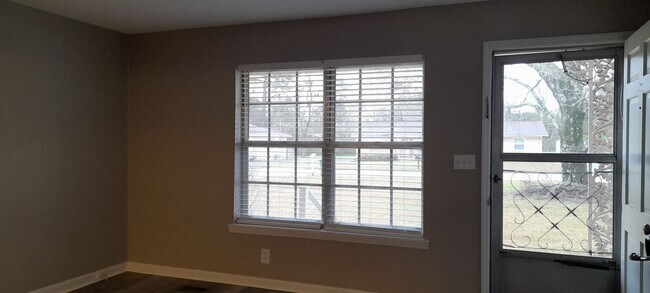 Building Photo - 7273-7275 Valley Ln