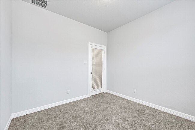 Building Photo - 9339 Galloway Wds Trl