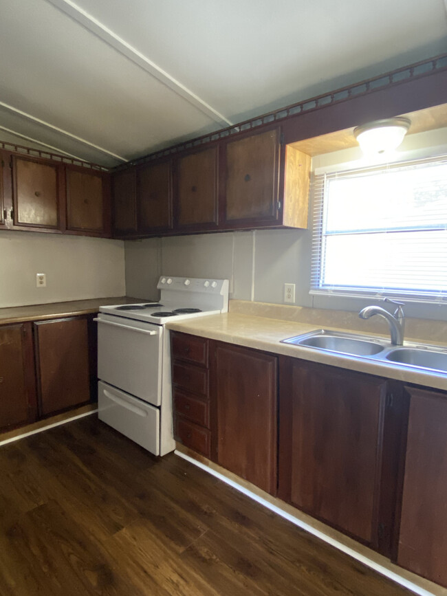 Building Photo - South Dixie Highway Trailer Park