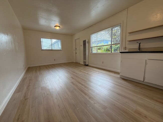 Building Photo - Small Studio In Monterey