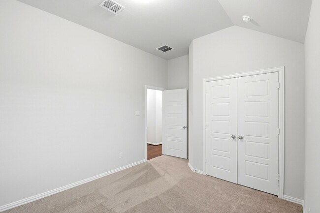 Building Photo - 2106 Villa Flora Ln