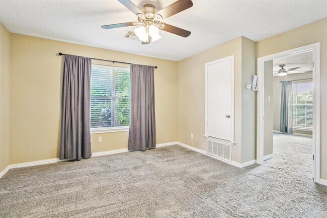 Building Photo - 1605 Lantern Light Dr