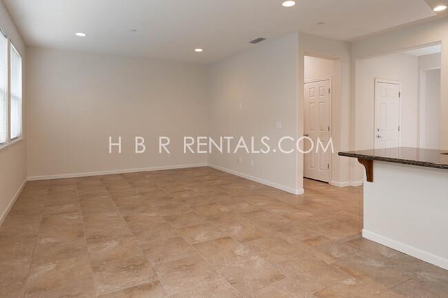 Building Photo - South Tracy 4-Bed Home with First-Floor Bedroom