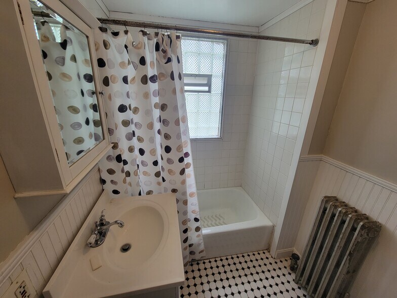 Building Photo - 108 Bourne St