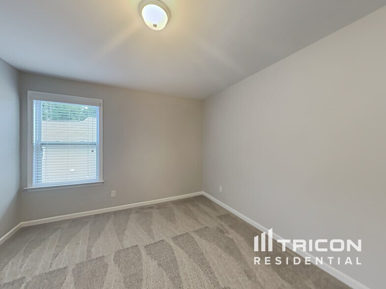 Building Photo - 6600 Covington Commons Dr