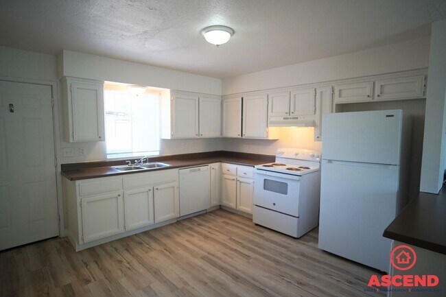 Building Photo - 114 Hughes Ave