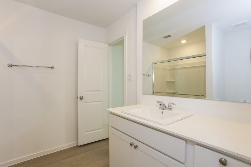 Building Photo - 1725 Crossbill St