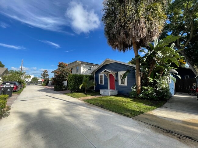 Building Photo - 129 Hibiscus Ct