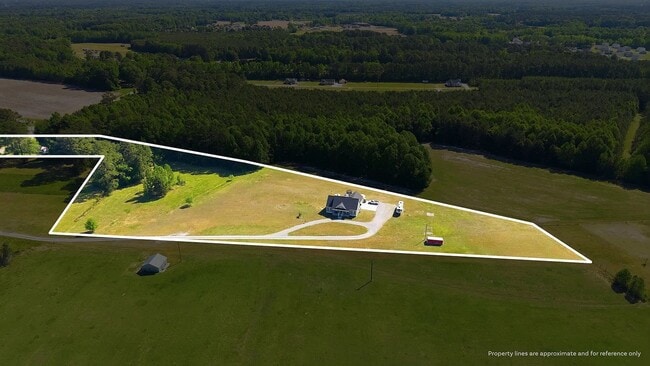 Building Photo - Quiet Country Living on 6+ Acres Between Rocky Mount and Wilson