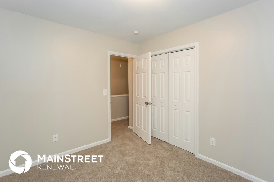 Building Photo - 10321 Roundhouse Cir