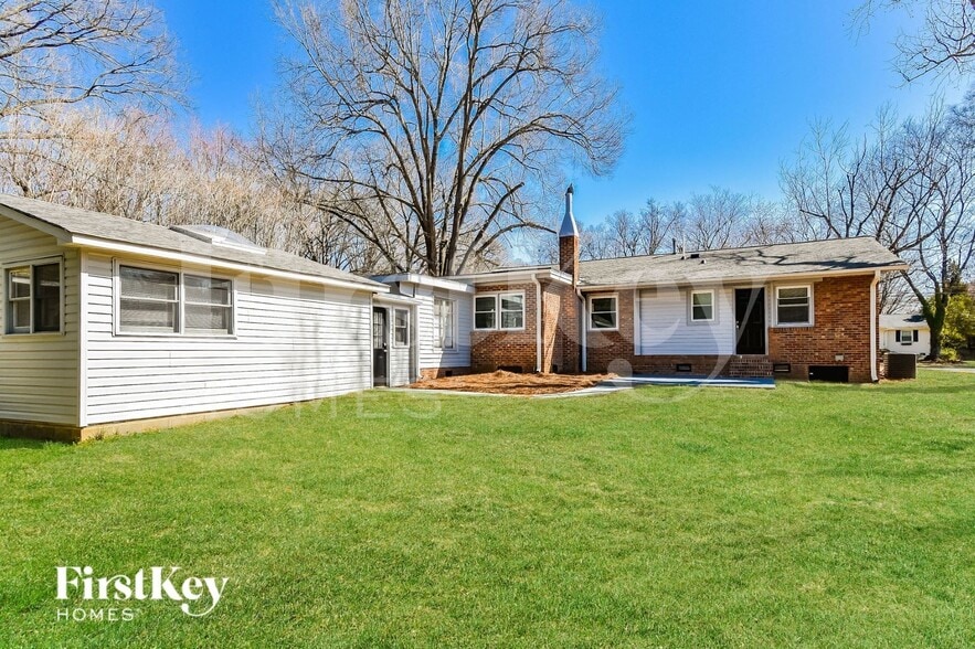 Building Photo - 2703 Wynnewood Dr