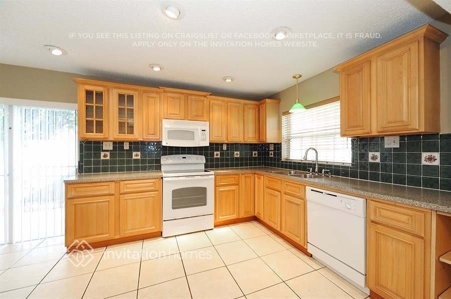 Building Photo - 1840 Candlestick Ct