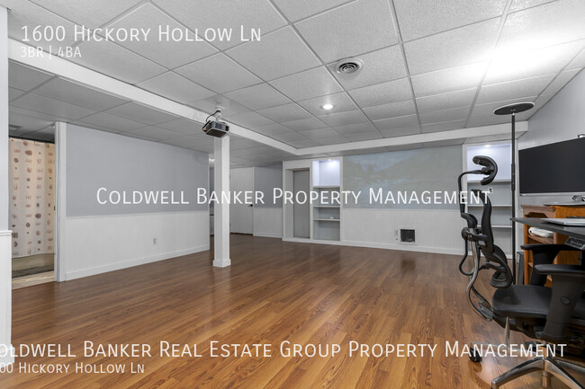 Building Photo - 1600 Hickory Hollow, Menasha