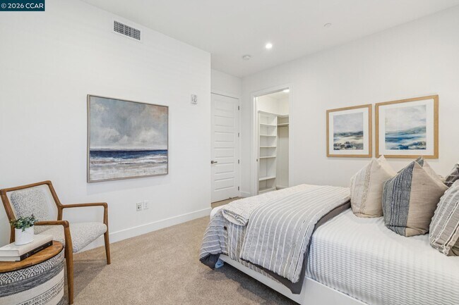 Building Photo - 1756 Cole Ave