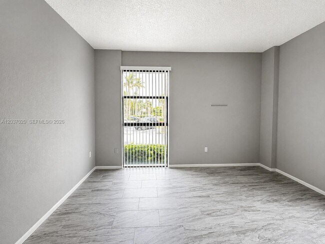 Building Photo - 20505 E Country Club Dr