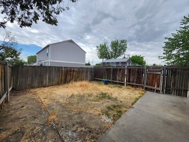 Building Photo - 1209to