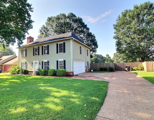 Building Photo - 383 E Valleywood Dr