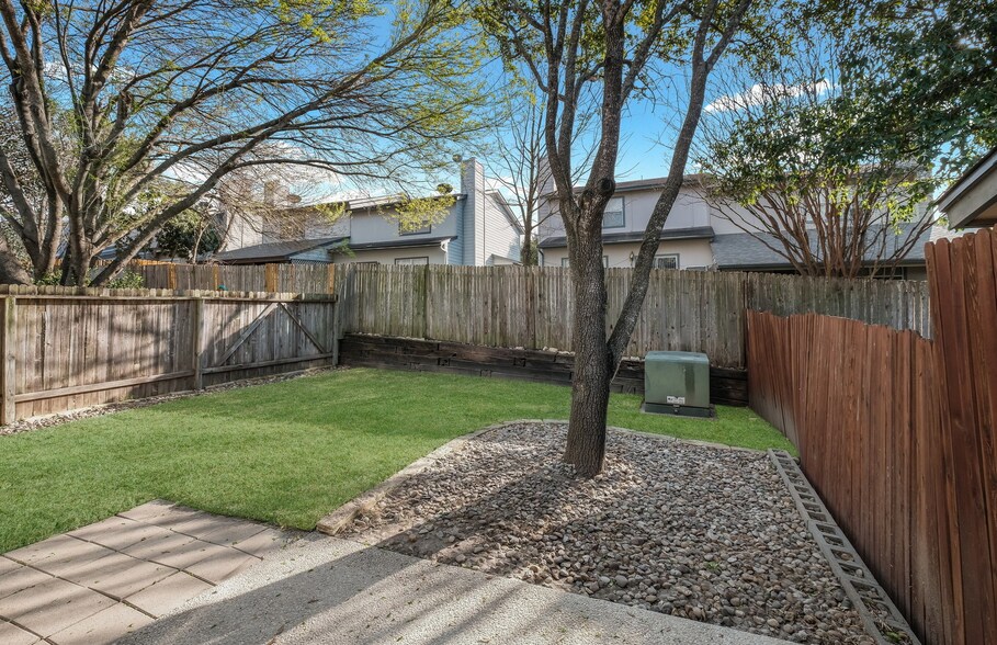 Building Photo - 6034 Gaelic