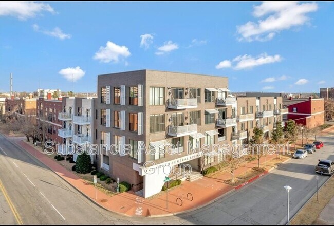 Building Photo - 444 N Central Ave