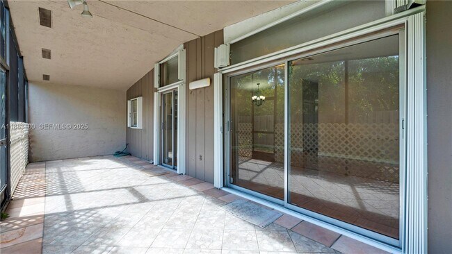 Building Photo - 570 Woodgate Cir