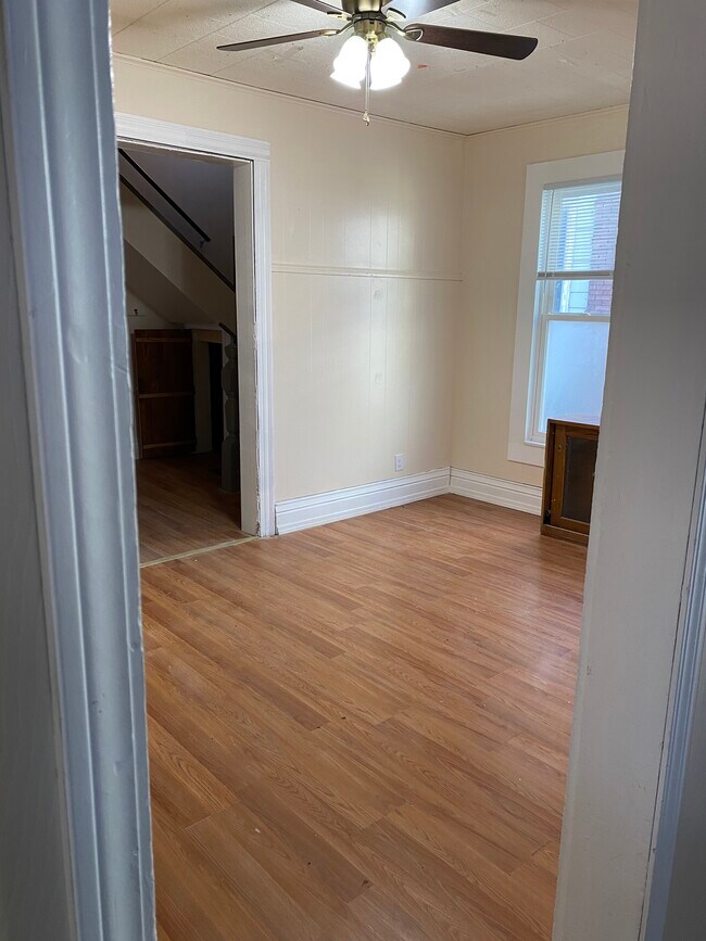 Building Photo - 127 Selye Terrace