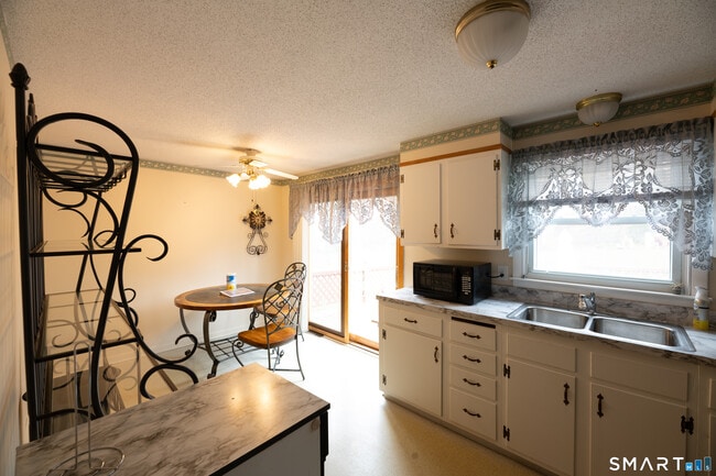 Building Photo - 3 Mountain View Dr