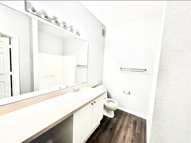 Building Photo - 819 Grand Regency Pointe