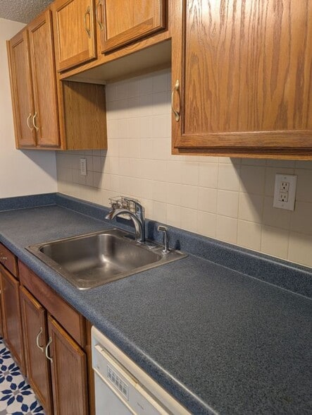 Building Photo - 6301 Robinson Rd