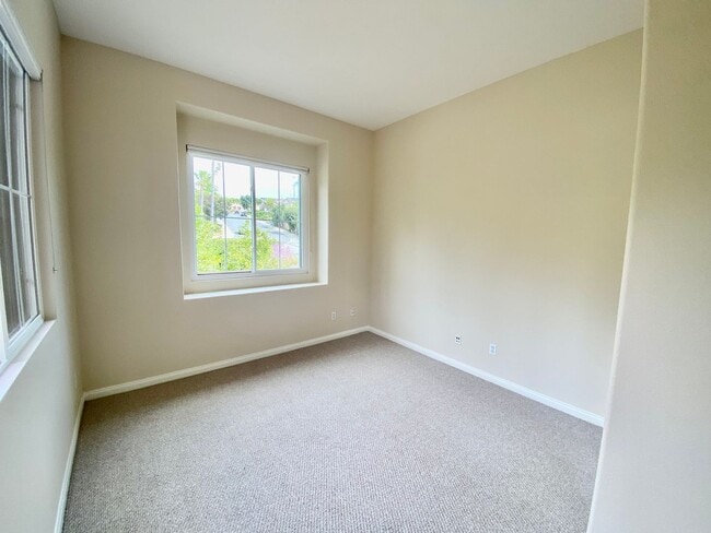 Building Photo - Solar Powered Gorgeous Carmel Valley Home!