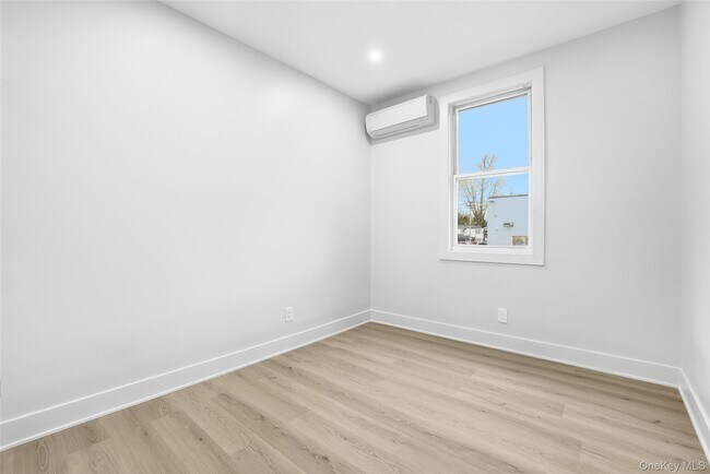 Building Photo - 36 Dunwoodie St