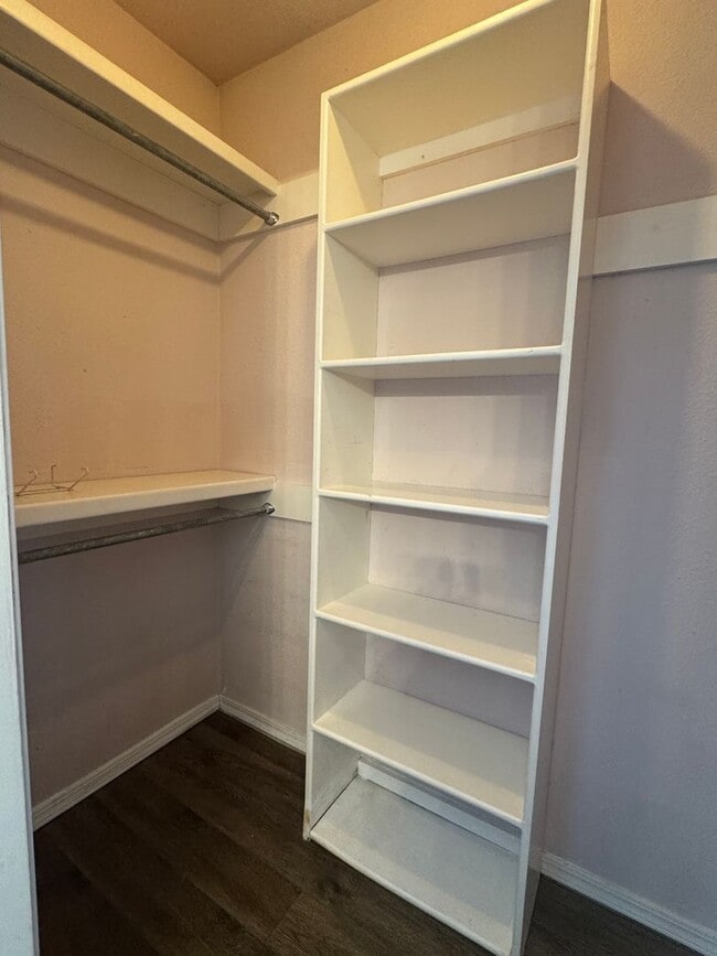 Building Photo - 3912 SW Parkridge Blvd