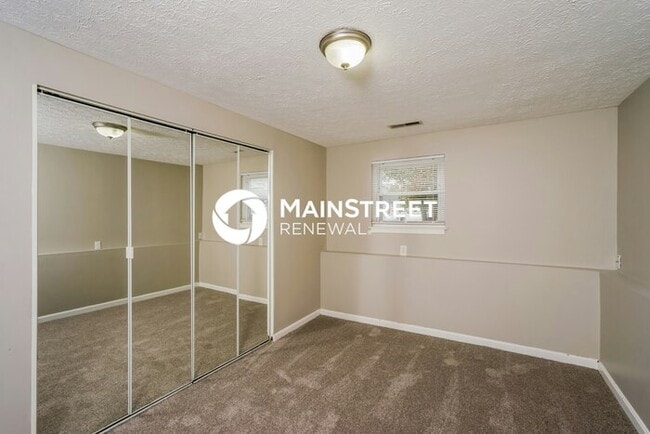 Building Photo - 4 Bedroom Pet-Friendly Home in Louisville,...