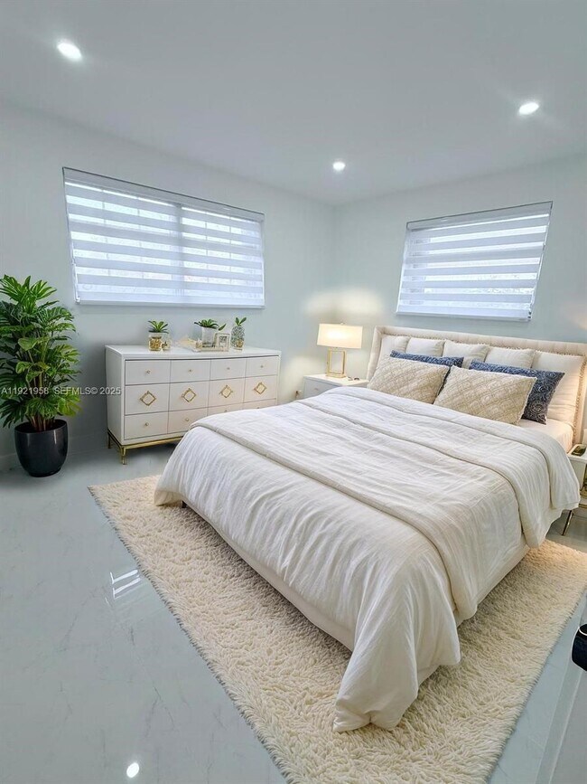 Building Photo - 4240 SW 27th St