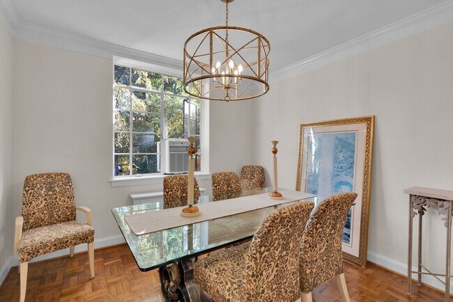 Building Photo - Fully furnished and thoughtfully updated top-floor condo in the heart of Dilworth at desirable My...