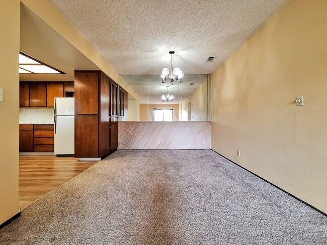 Building Photo - Spacious Second Floor 1bd Condo With Laundry In Unit, Pool, Balcony, & Carport!