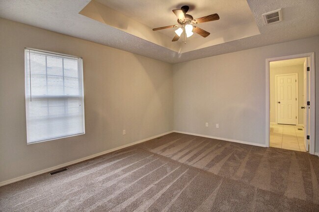 Building Photo - 1094 S Tanner Dr
