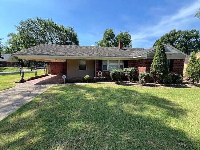Primary Photo - 1367 Bonnie Dr