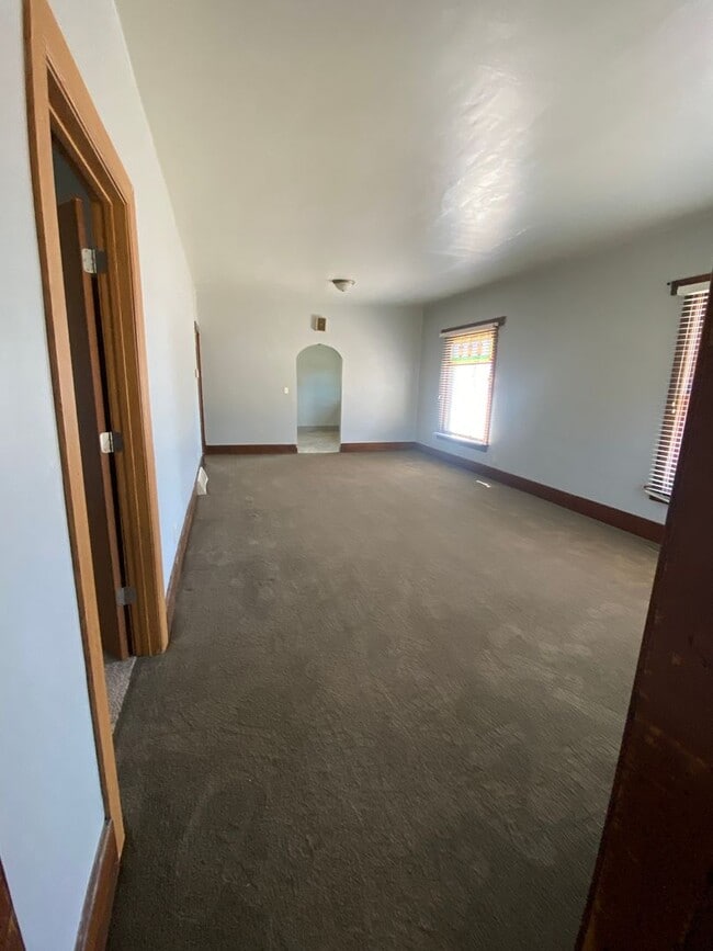 Building Photo - 3 Bed 1 Bath House