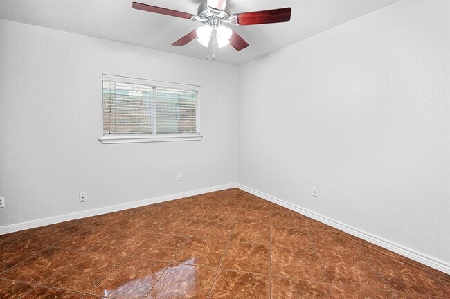 Building Photo - 1229 Laurelleaf Dr